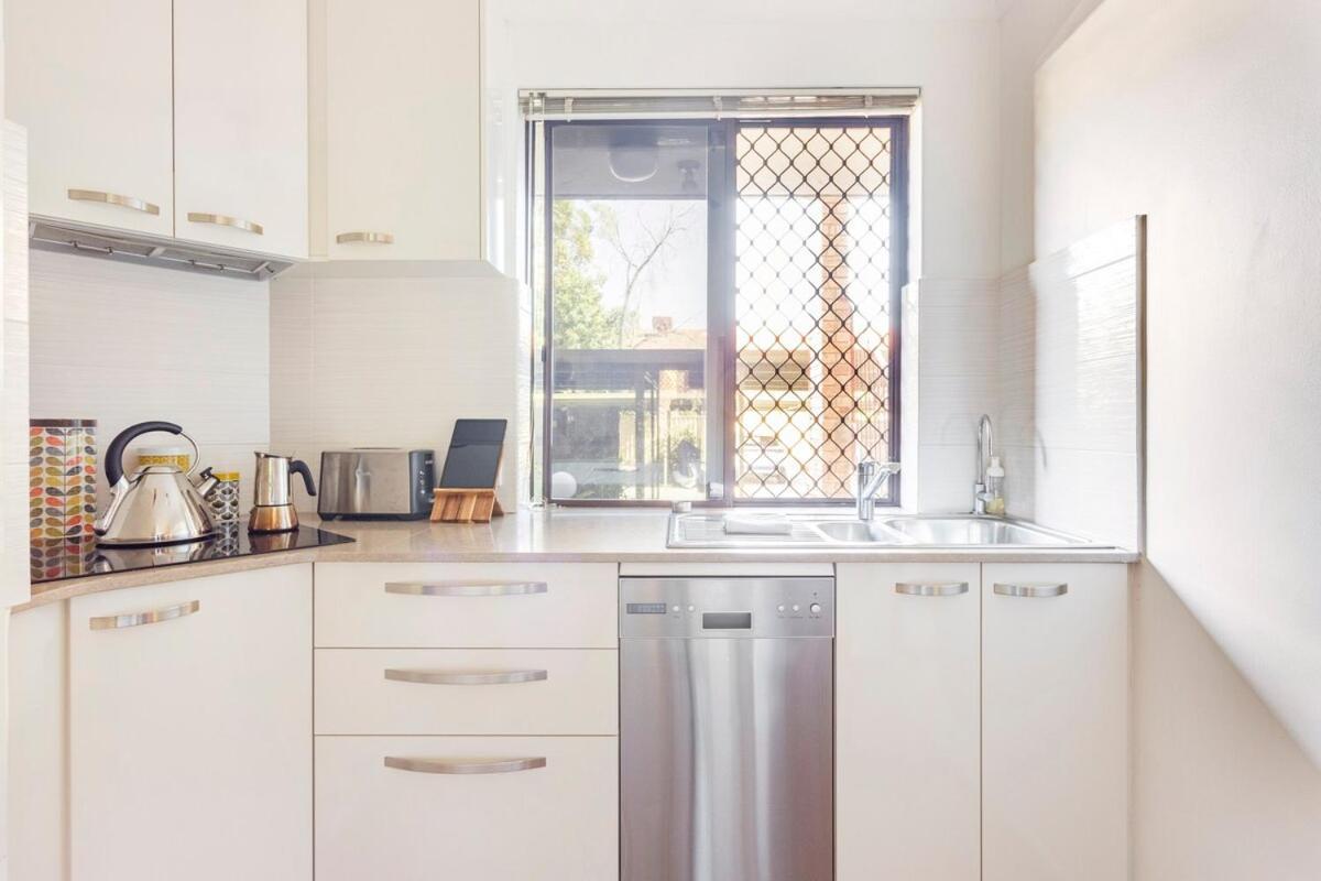 The Lake House Perth Bagian luar foto